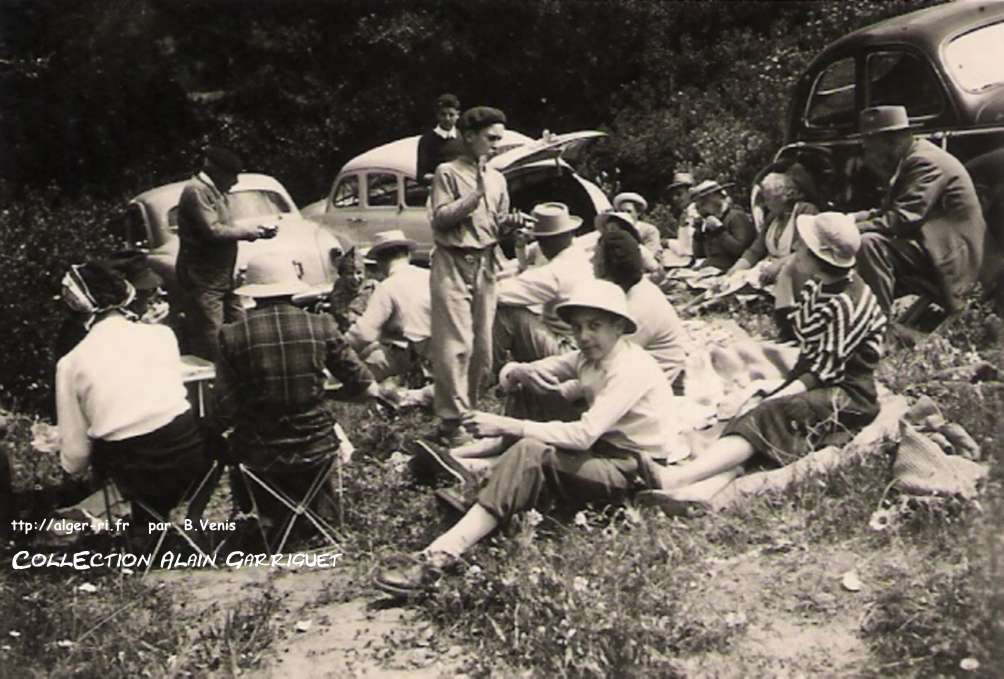 Lundi de Pâques 1950 pour la Mouna en Famille sur la plage des Caroubiers au Chénoua 