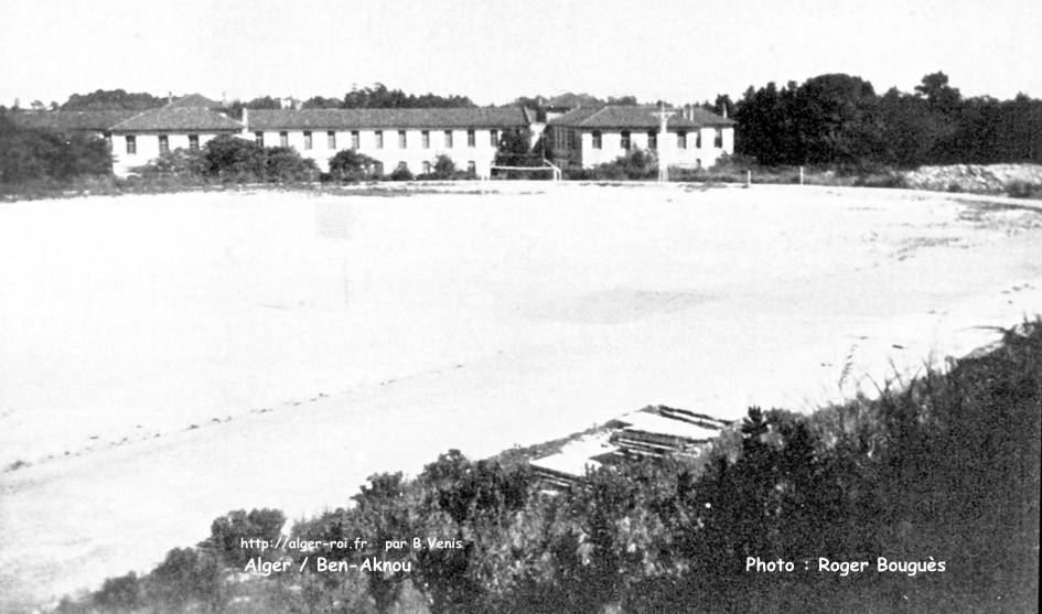 Vue générale du Stade de Lycée de Ben Aknoun vers 1948.